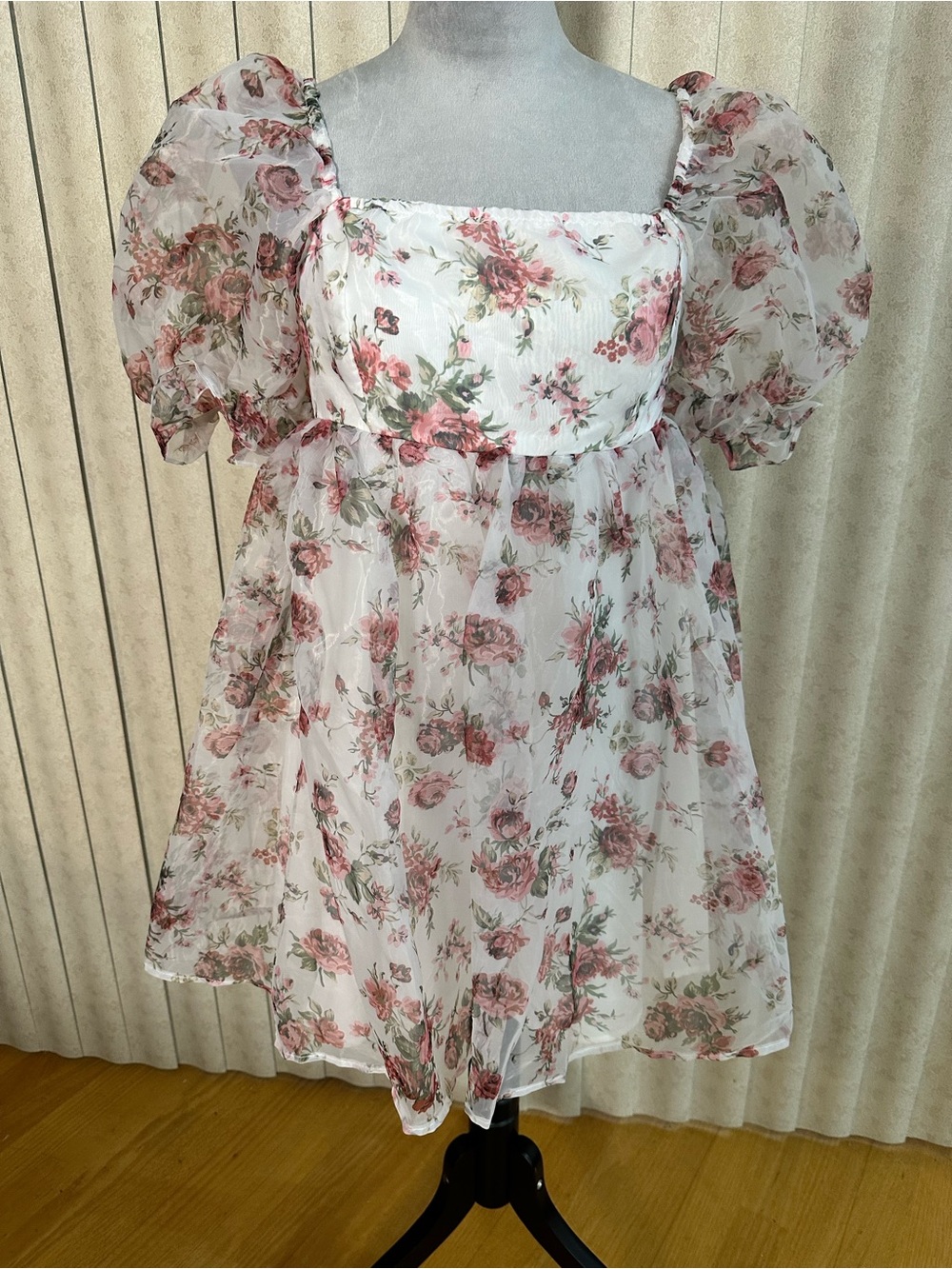 White & Pink Floral Puff Sleeve Dress Size Medium